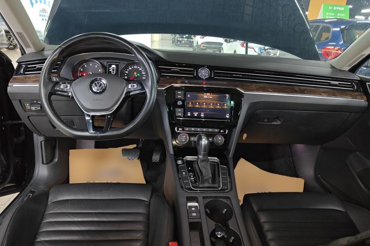 Used Volkswagen Magotan 2019 330TSI DSG Luxury Model China V Standard Center Console