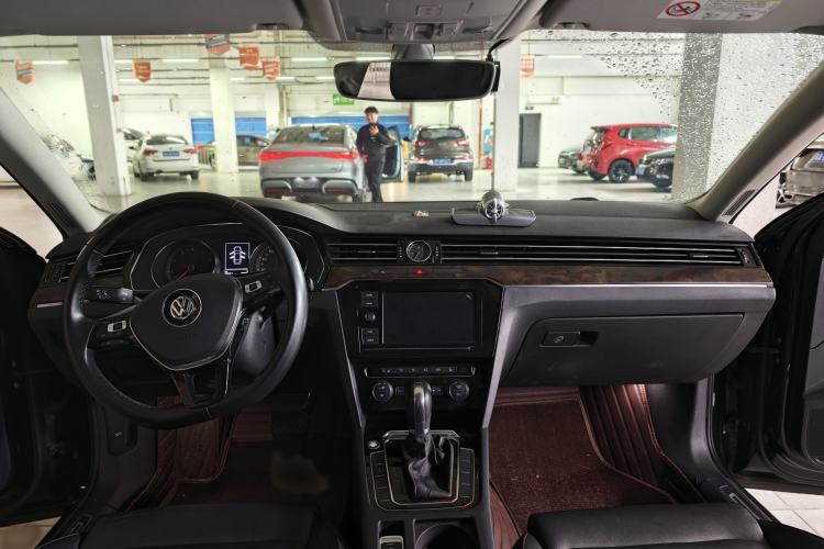 Used Volkswagen Magotan 2019 330TSI DSG Luxury Version China VI Standard Center Console