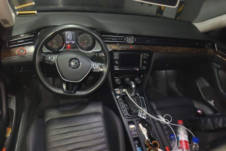 Used Volkswagen Magotan 2019 330TSI DSG Leading Model China VI Standard Center Console