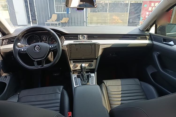 Used Volkswagen Magotan 2019 280TSI DSG Comfort Model China V Standard Center Console