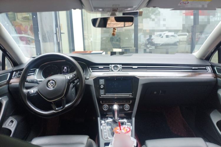 Used Volkswagen Magotan 2019 330TSI DSG Leading Model China VI Standard Center Console