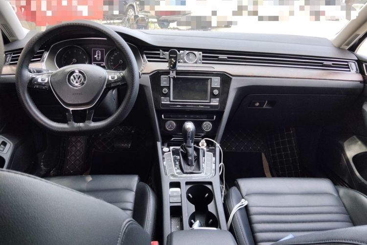 Used Volkswagen Magotan 2019 330TSI DSG Leading Edition China V Standard Center Console