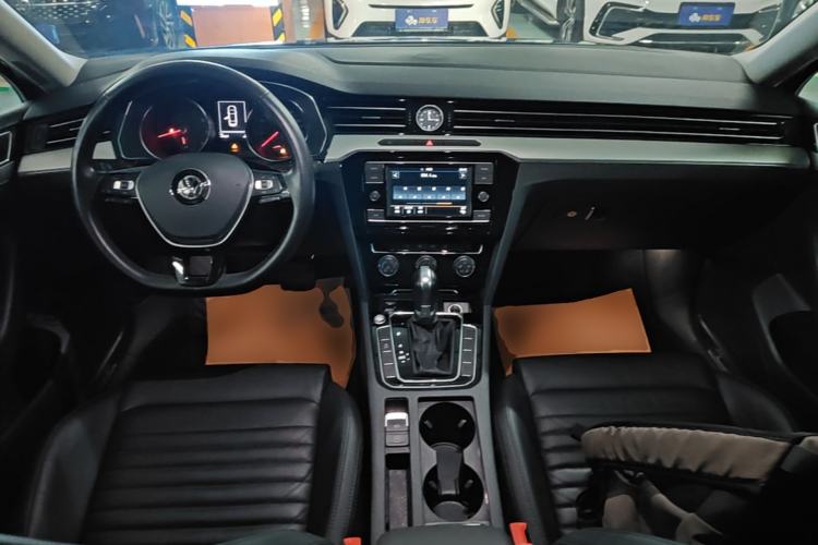 Used Volkswagen Magotan 2019 330TSI DSG Leading Edition China V Standard Center Console