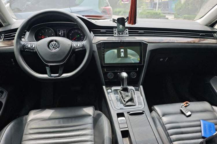 Used Volkswagen Magotan 2019 330TSI DSG Leading Model China VI Standard Center Console