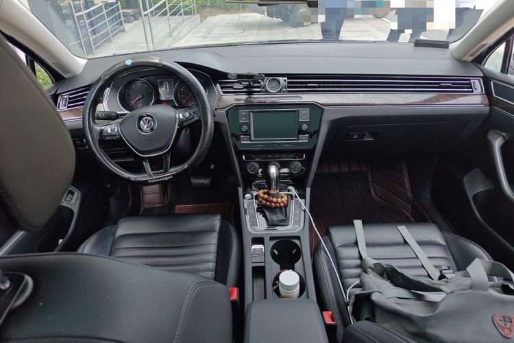 Used Volkswagen Magotan 2019 330TSI DSG Leading Model China VI Standard Center Console