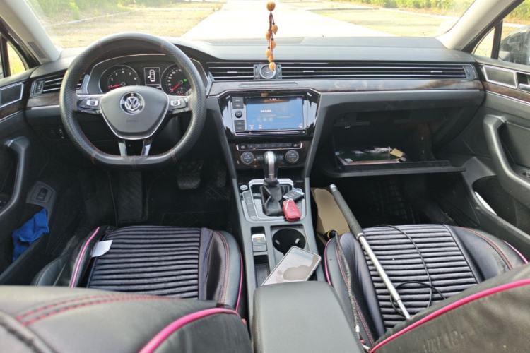 Used Volkswagen Magotan 2019 330TSI DSG Luxury Model China V Standard Center Console