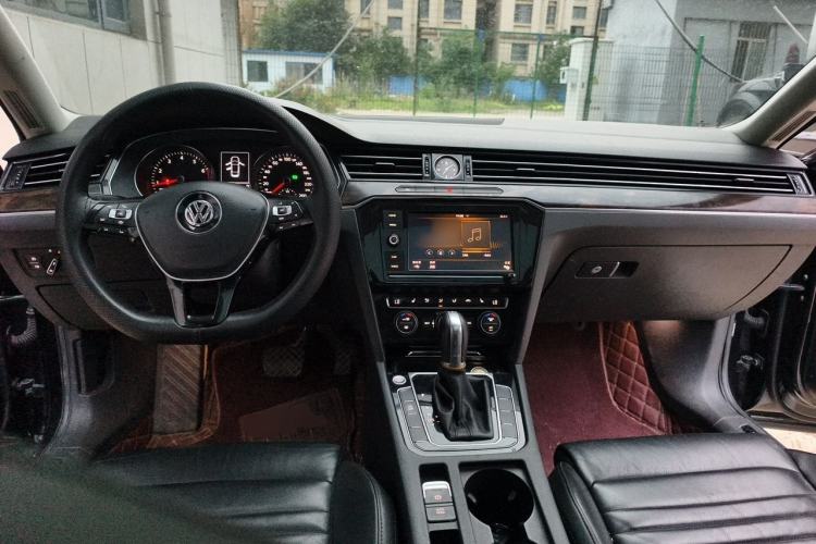 Used Volkswagen Magotan 2019 330TSI DSG Luxury Model China V Standard Center Console