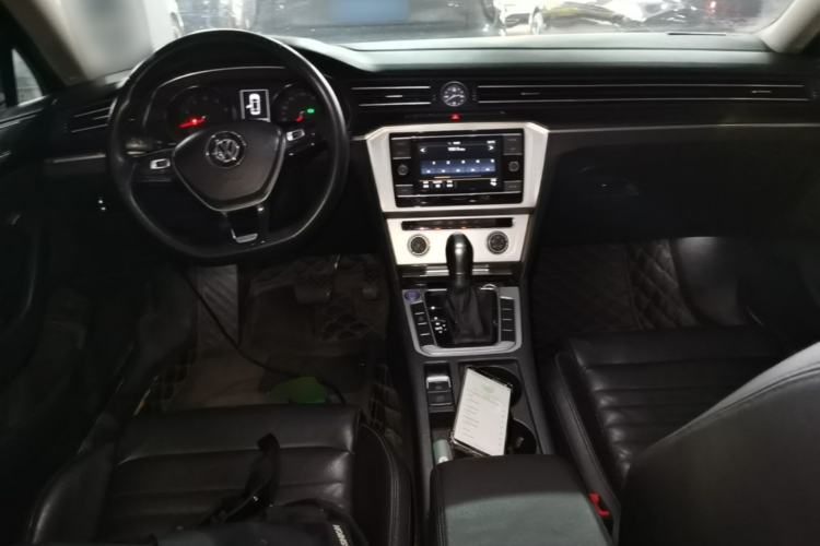 Used Volkswagen Magotan 2019 280TSI DSG Comfort Model China V Standard Center Console
