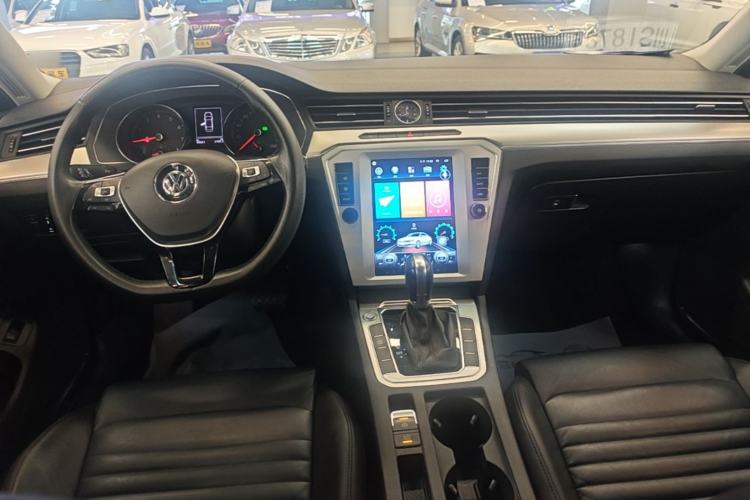 Used Volkswagen Magotan 2019 280TSI DSG Comfort Model China VI Standard Center Console