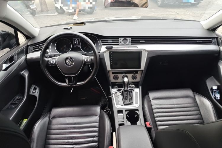 Used Volkswagen Magotan 2019 280TSI DSG Comfort Model China V Standard Center Console