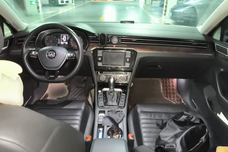 Used Volkswagen Magotan 2019 330TSI DSG Leading Model China VI Standard Center Console