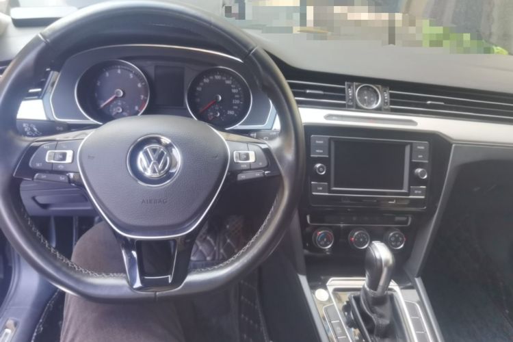Used Volkswagen Magotan 2019 330TSI DSG Leading Model China VI Standard Center Console