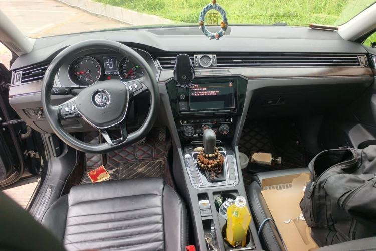 Used Volkswagen Magotan 2019 330TSI DSG Luxury Version China VI Standard Center Console