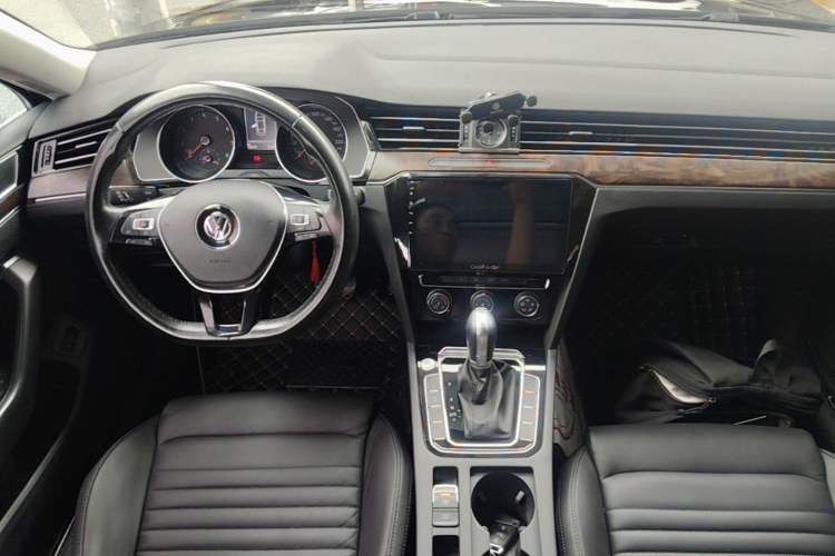 Used Volkswagen Magotan 2019 330TSI DSG Leading Model China VI Standard Center Console