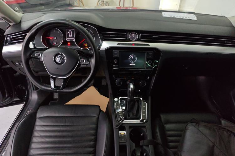 Used Volkswagen Magotan 2019 330TSI DSG Leading Model China VI Standard Center Console