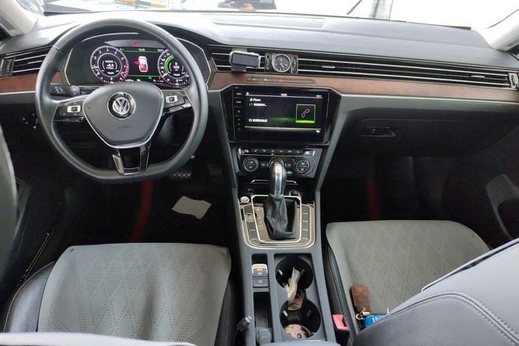 Used Volkswagen Magotan 2019 330TSI DSG Luxury Model China V Standard Center Console