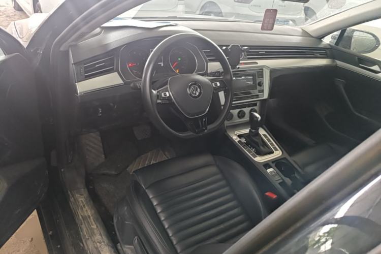 Used Volkswagen Magotan 2019 280TSI DSG Comfort Model China VI Standard Center Console