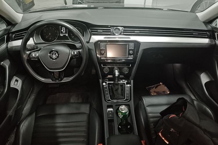 Used Volkswagen Magotan 2019 330TSI DSG Leading Edition China V Standard Center Console