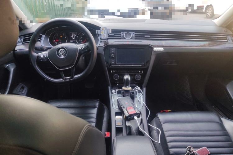 Used Volkswagen Magotan 2019 330TSI DSG Luxury Version China VI Standard Center Console