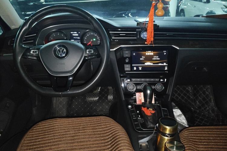 Used Volkswagen Magotan 2019 330TSI DSG Luxury Model China V Standard Center Console