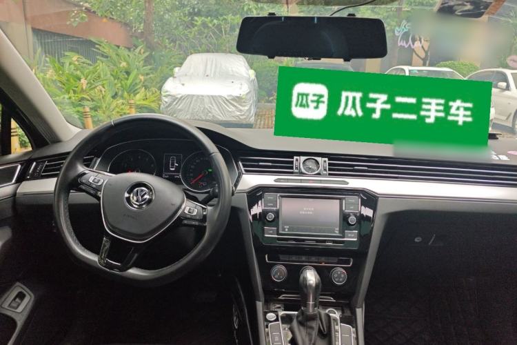 Used Volkswagen Magotan 2019 330TSI DSG Leading Model China VI Standard Center Console