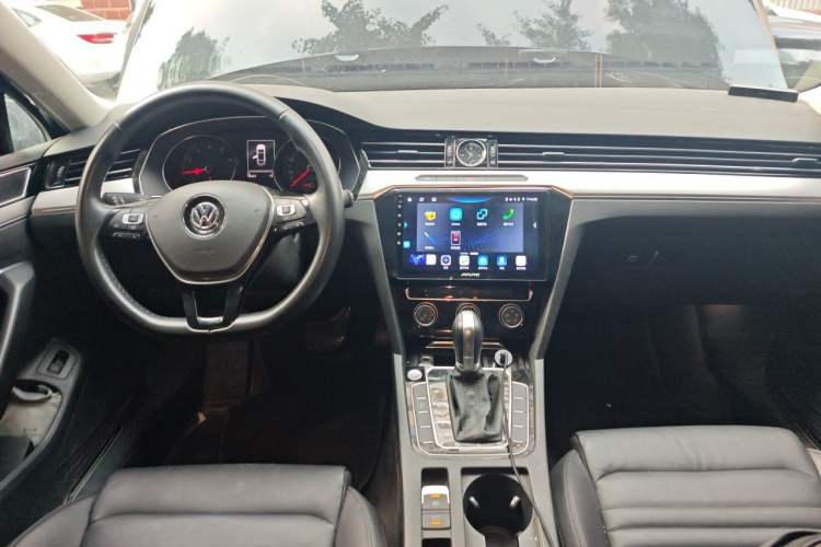 Used Volkswagen Magotan 2019 280TSI DSG Leading Model China V Standard Center Console