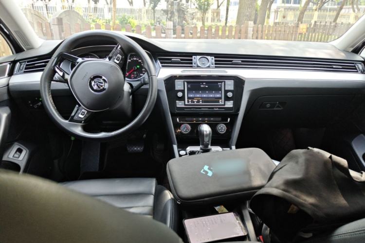 Used Volkswagen Magotan 2019 280TSI DSG Leading Model China VI Standard Center Console