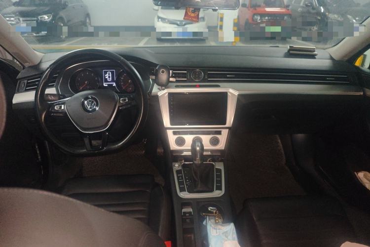 Used Volkswagen Magotan 2019 280TSI DSG Comfort Model China V Standard Center Console