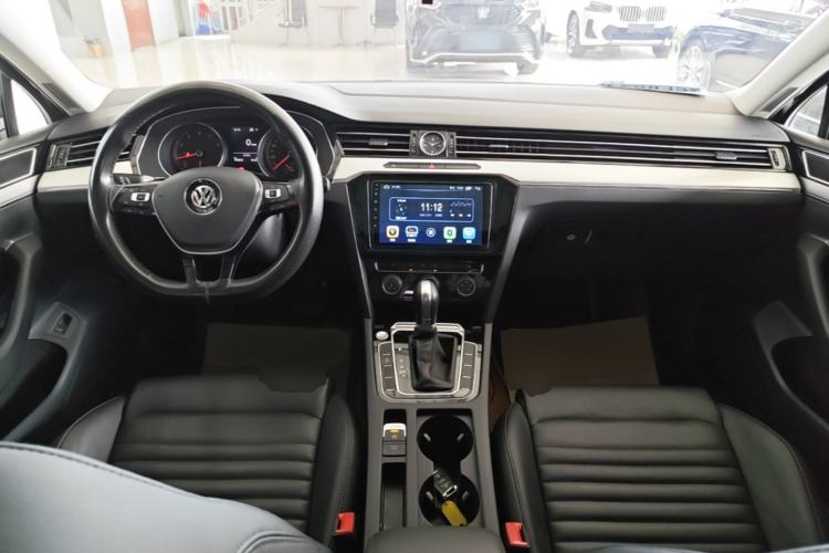 Used Volkswagen Magotan 2019 330TSI DSG Leading Edition China V Standard Center Console