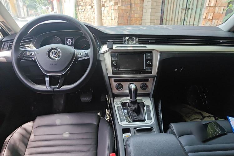 Used Volkswagen Magotan 2019 280TSI DSG Comfort Model China VI Standard Center Console