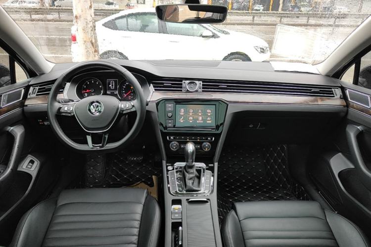 Used Volkswagen Magotan 2019 330TSI DSG Luxury Version China VI Standard Center Console