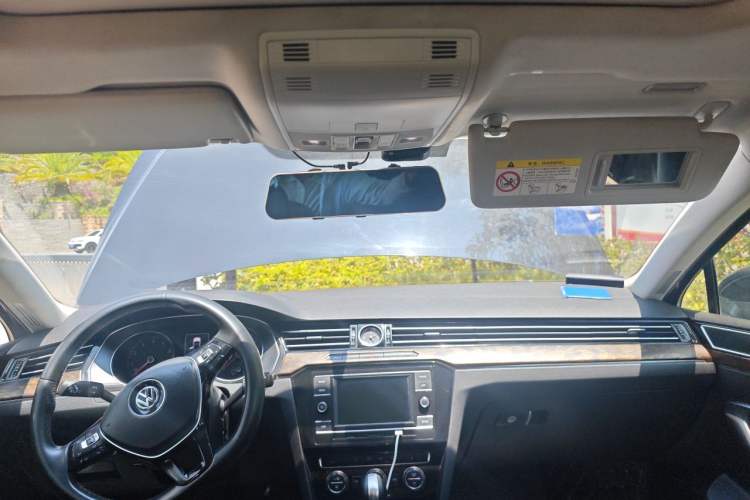 Used Volkswagen Magotan 2019 330TSI DSG Leading Edition China V Standard Center Console
