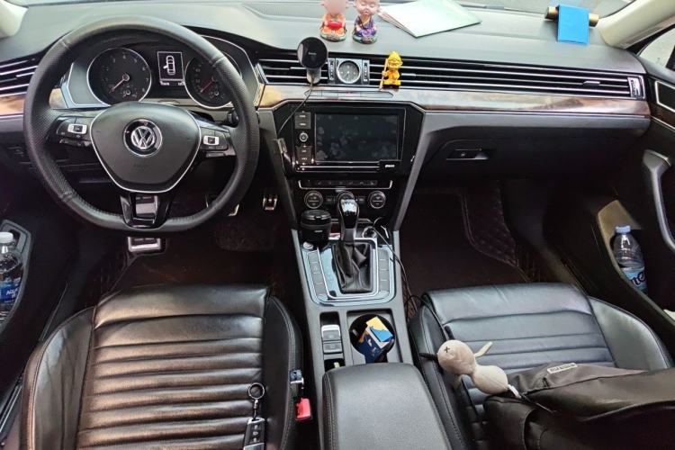 Used Volkswagen Magotan 2019 330TSI DSG Luxury Model China V Standard Center Console