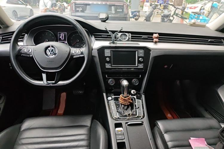 Used Volkswagen Magotan 2019 280TSI DSG Leading Model China VI Standard Center Console