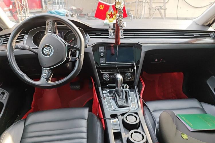 Used Volkswagen Magotan 2019 330TSI DSG Luxury Version China VI Standard Center Console