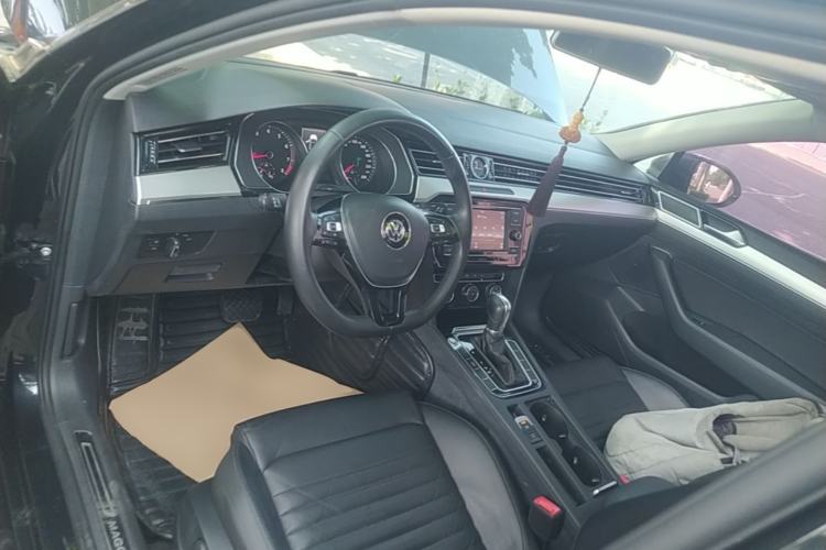 Used Volkswagen Magotan 2019 330TSI DSG Leading Edition China V Standard Center Console