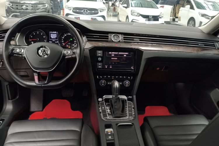 Used Volkswagen Magotan 2019 330TSI DSG Luxury Model China V Standard Center Console