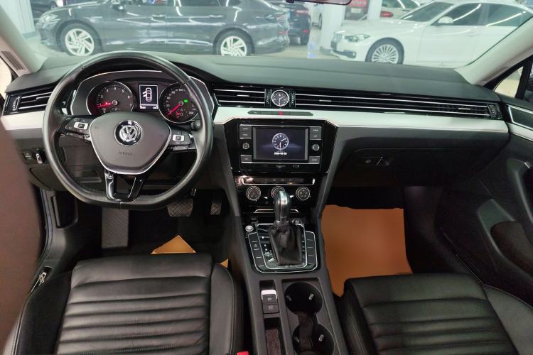 Used Volkswagen Magotan 2019 280TSI DSG Leading Model China VI Standard Center Console