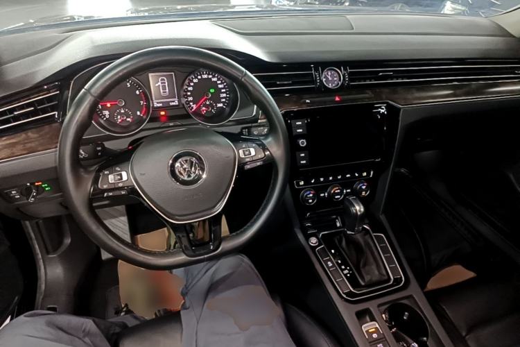 Used Volkswagen Magotan 2019 330TSI DSG Luxury Model China V Standard Center Console