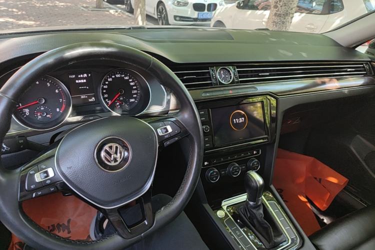 Used Volkswagen Magotan 2019 330TSI DSG Luxury Model China V Standard Center Console