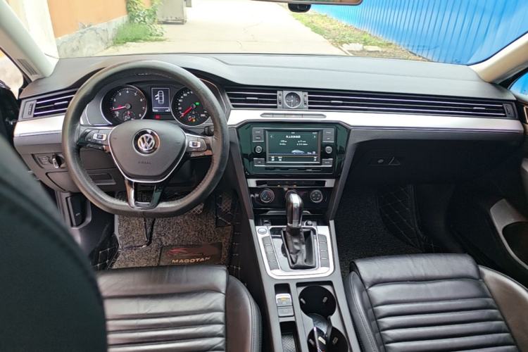 Used Volkswagen Magotan 2019 280TSI DSG Comfort Model China VI Standard Center Console