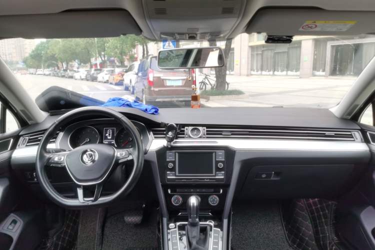 Used Volkswagen Magotan 2019 330TSI DSG Leading Edition China V Standard Center Console