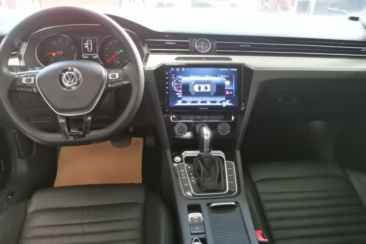 Used Volkswagen Magotan 2019 280TSI DSG Leading Model China V Standard Center Console