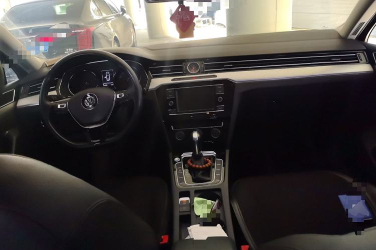 Used Volkswagen Magotan 2019 330TSI DSG Leading Model China VI Standard Center Console