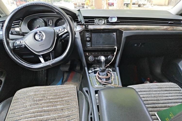 Used Volkswagen Magotan 2019 330TSI DSG Luxury Version China VI Standard Center Console