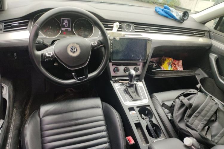 Used Volkswagen Magotan 2019 280TSI DSG Comfort Model China VI Standard Center Console