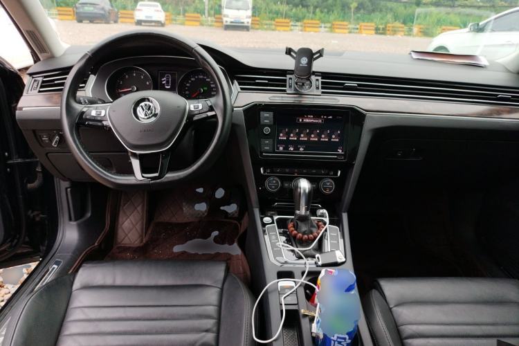 Used Volkswagen Magotan 2019 330TSI DSG Luxury Model China V Standard Center Console