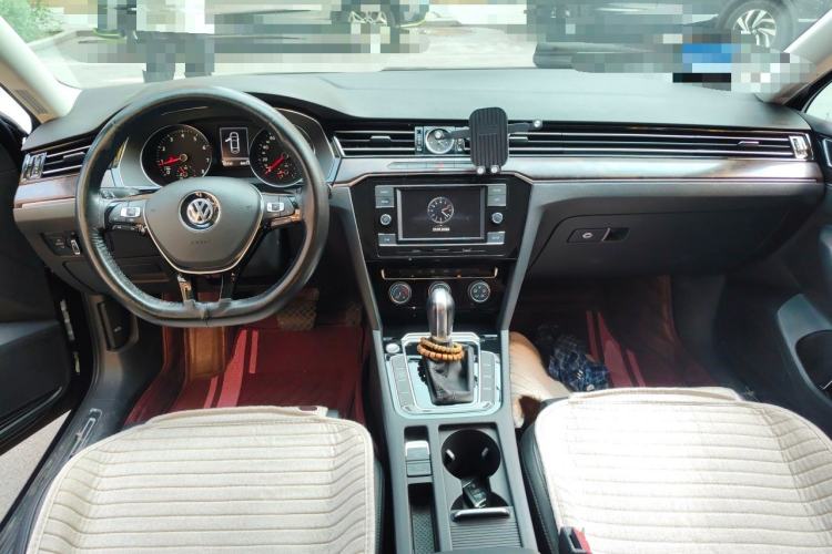 Used Volkswagen Magotan 2019 330TSI DSG Leading Model China VI Standard Center Console