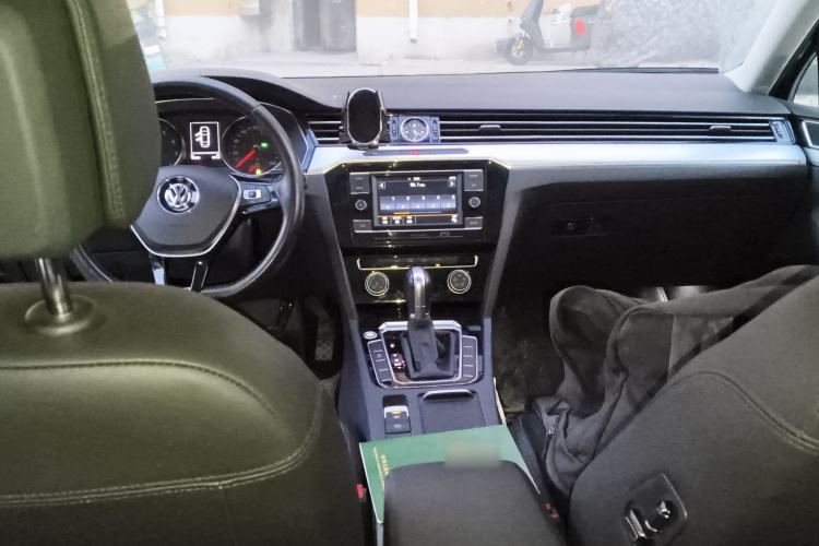 Used Volkswagen Magotan 2019 330TSI DSG Leading Edition China V Standard Center Console