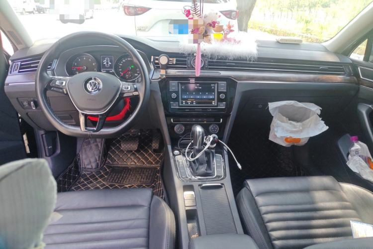 Used Volkswagen Magotan 2019 330TSI DSG Leading Model China VI Standard Center Console